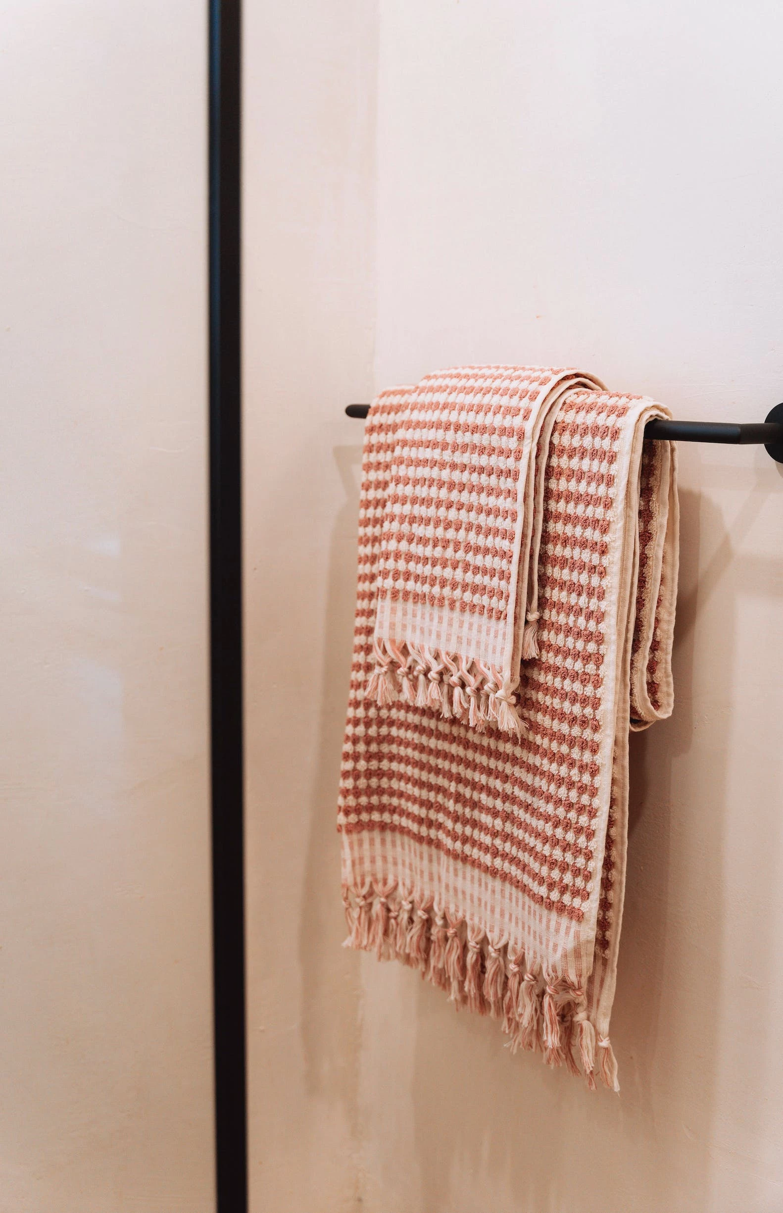 BEACH HAUS Dotted Turkish Bath / Pool Towel - Dusty Rose 5 BEACH HAUS Dotted Turkish Bath / Pool Towel - Dusty Rose - Image 3