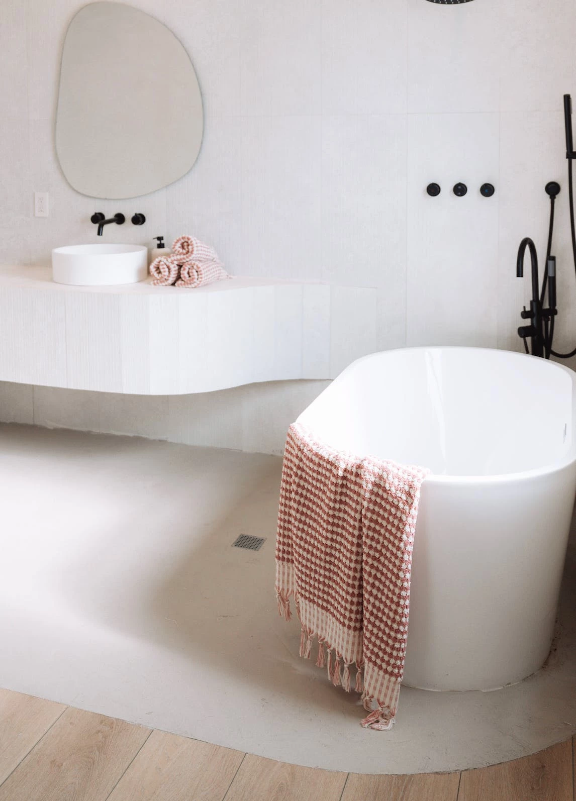 BEACH HAUS Dotted Turkish Bath / Pool Towel - Dusty Rose 4 BEACH HAUS Dotted Turkish Bath / Pool Towel - Dusty Rose - Image 2